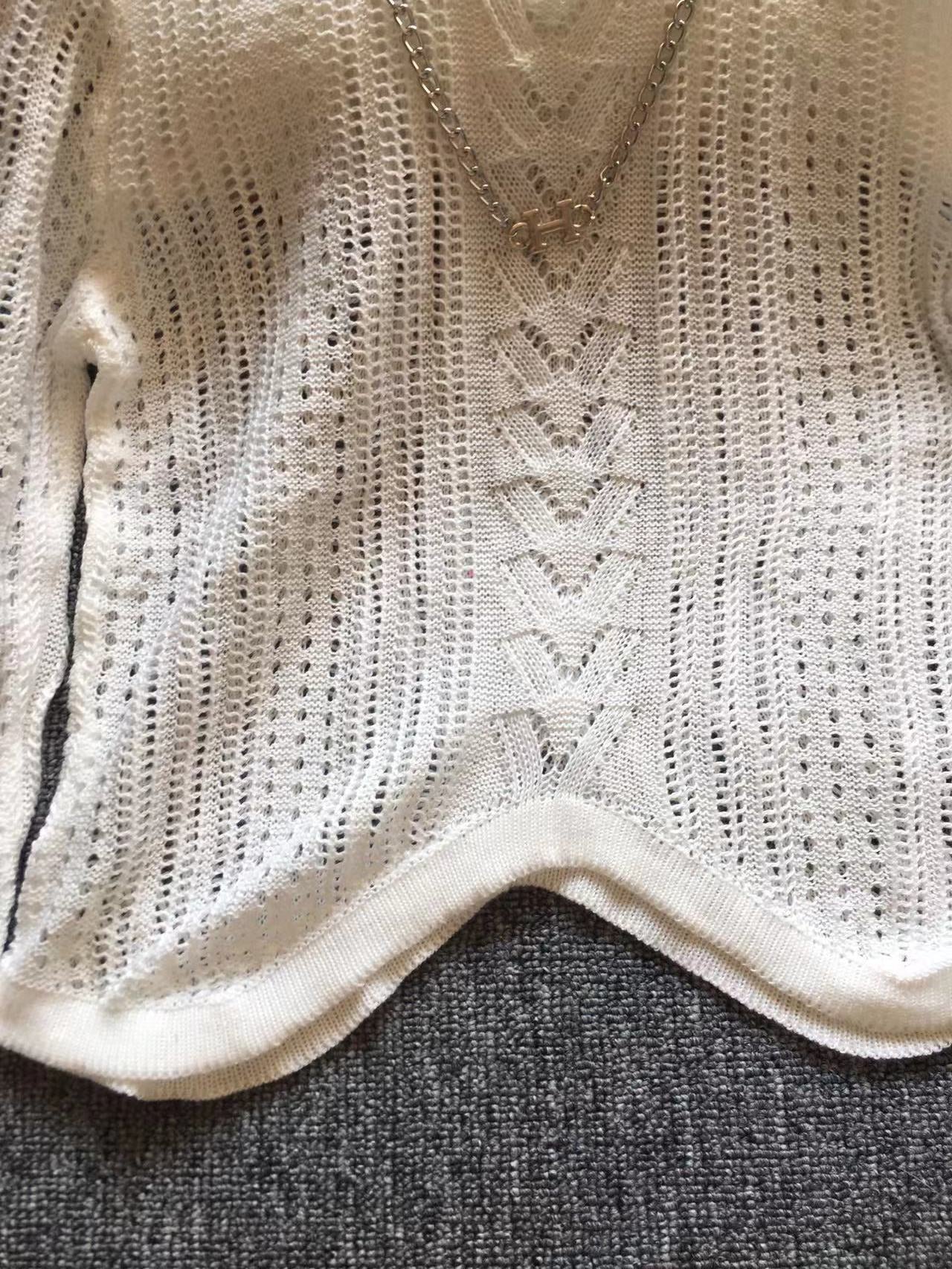 Kint Hollow Out Top