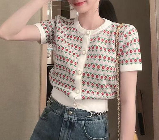Floral Front Buttons Knit Top