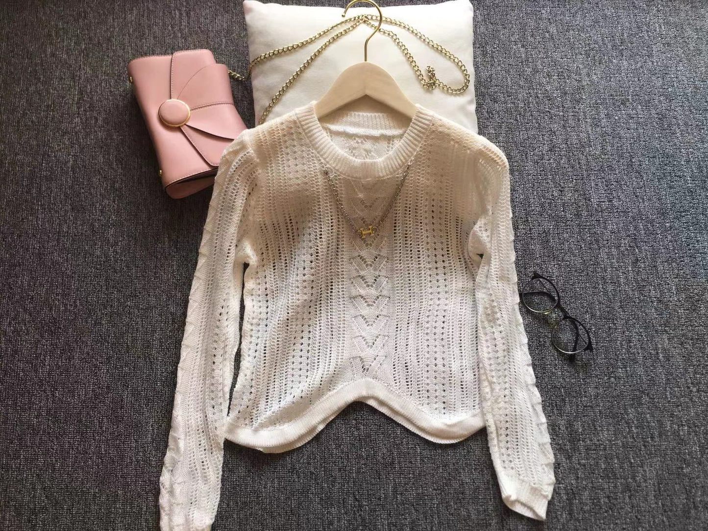 Kint Hollow Out Top