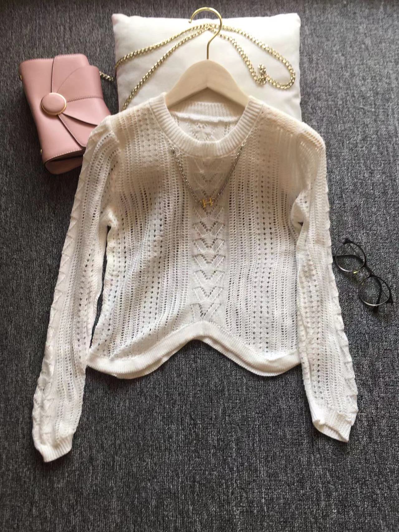 Kint Hollow Out Top
